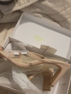 Elegant Women's Strappy Block Heel Sandals - Beige